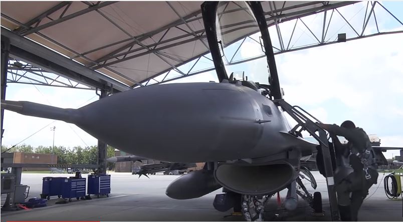 “Kong” Goes From Climbing Buildings And Terrorizing The City To Flying F-16 Fighting Falcons Featured