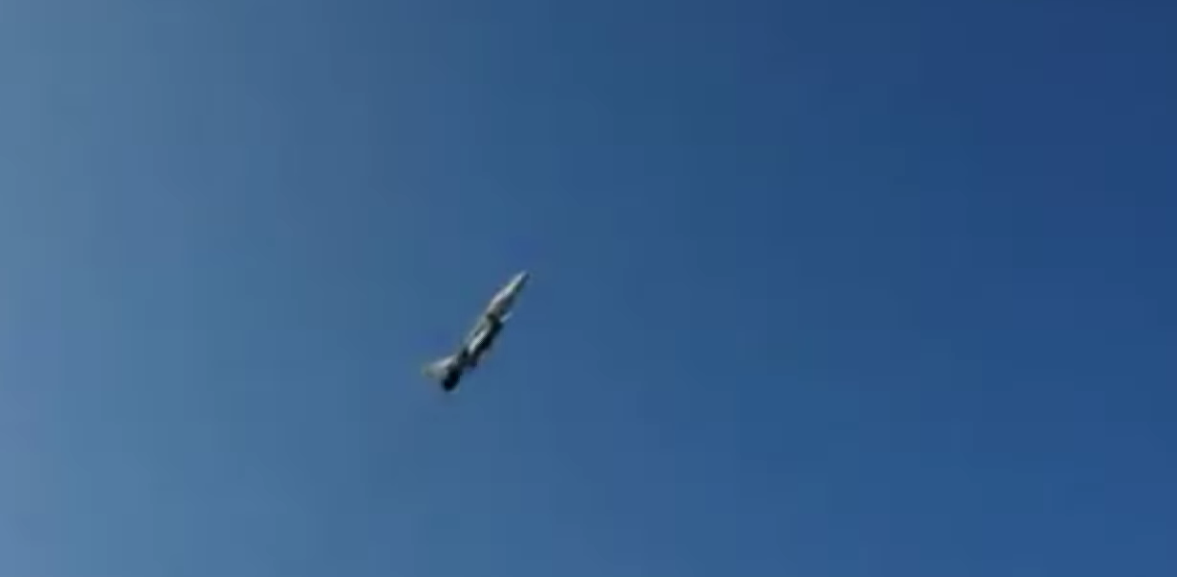 Russian Jets That Buzzed U.S. Navy Destroyer 11 Times Are All Bark And No Bite With No Weapons Featured