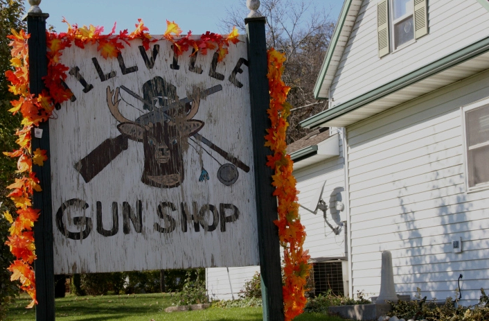 More Than 80 Guns Stolen From Gun Shop In One Minute Featured