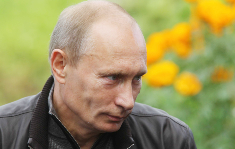 Putin retaliates: Kremlin seizes US summer house & storage facility, demands embassy cut staff Featured