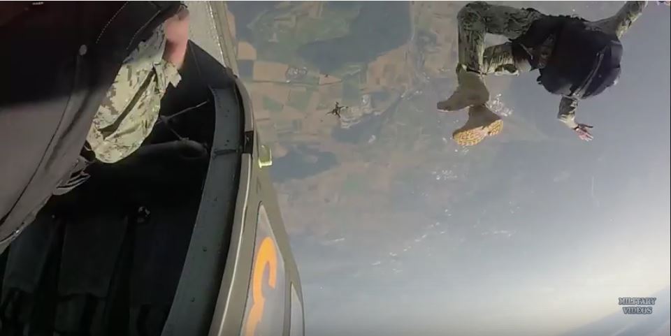 Watch U.S. Marine Corps Special Ops And German Naval Special Ops Free Fall From 15,000 Feet – In HD Featured
