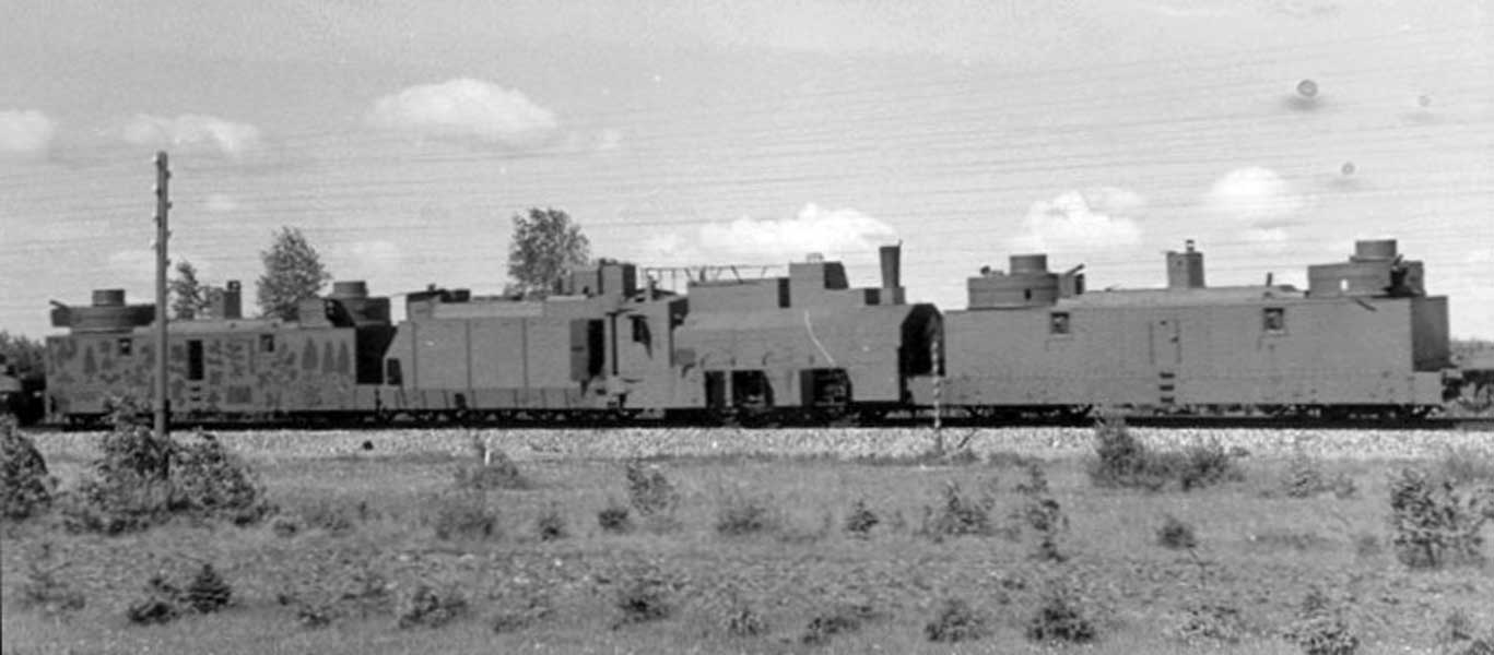 Russia Is Bringing Back Armored Trains…But Why?! Featured