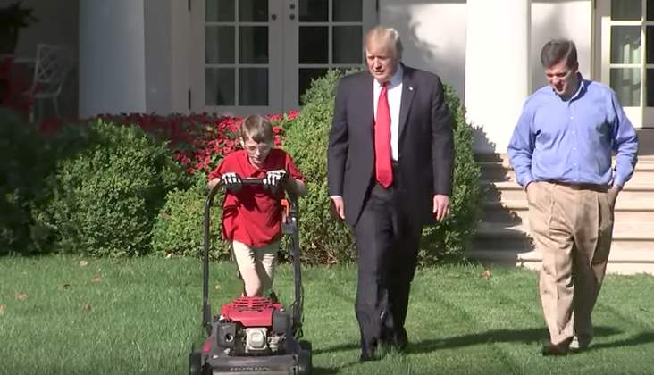 11-year-old boy mows White House lawn, tells President Trump he wants to be a Navy SEAL when he grows up Featured