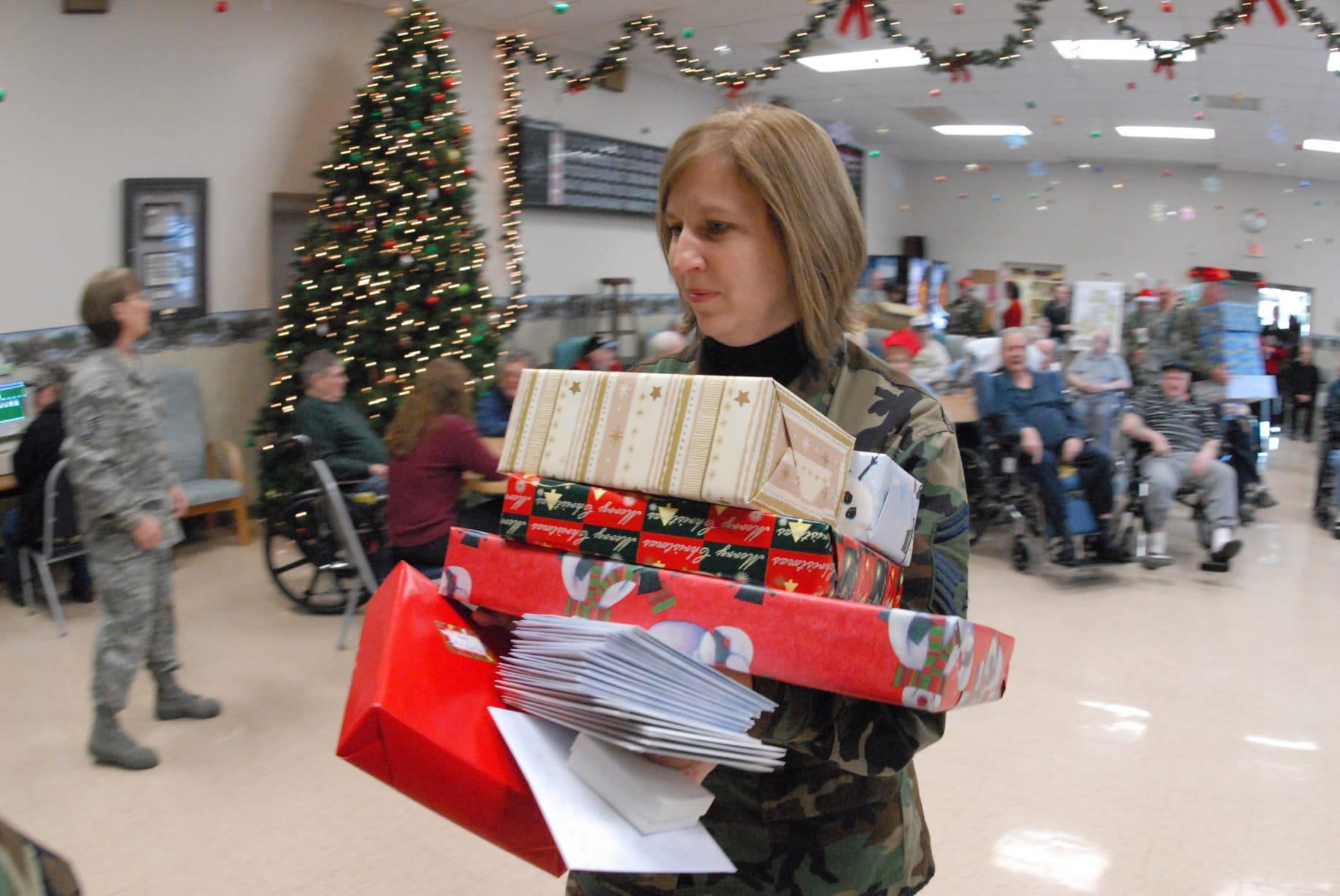Nonprofit makes Christmas merry for veterans 'A lot of them wouldn't