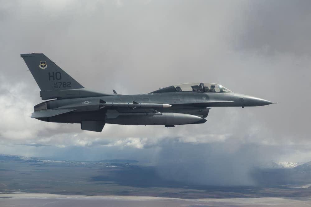 US F-16 Fighter Jet Intercepts Unauthorized Plane Over NYC During Biden ...