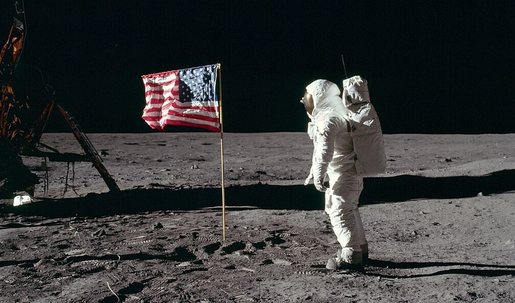 Video Neil Armstrong Was The First Man To Walk On The Moon 53 Years 
