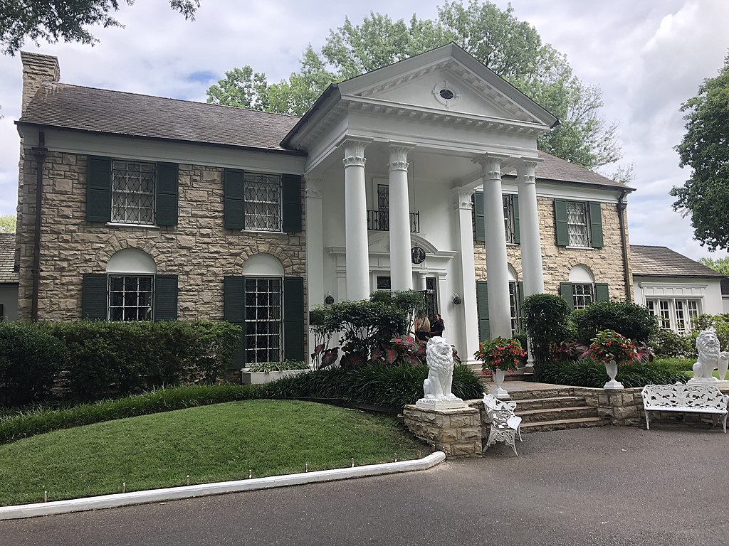 Graceland, home of Elvis, vandalized with Black Lives Matter graffiti ...