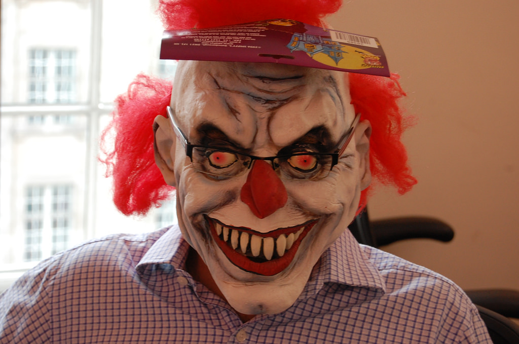 Do You Support This? Florida Parents Plan Armed Trick-Or Treating In Response To Clown Threats Featured