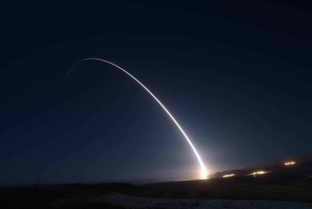 Pics/Video: US launches ballistic missile 4,200 miles into the Pacific ...