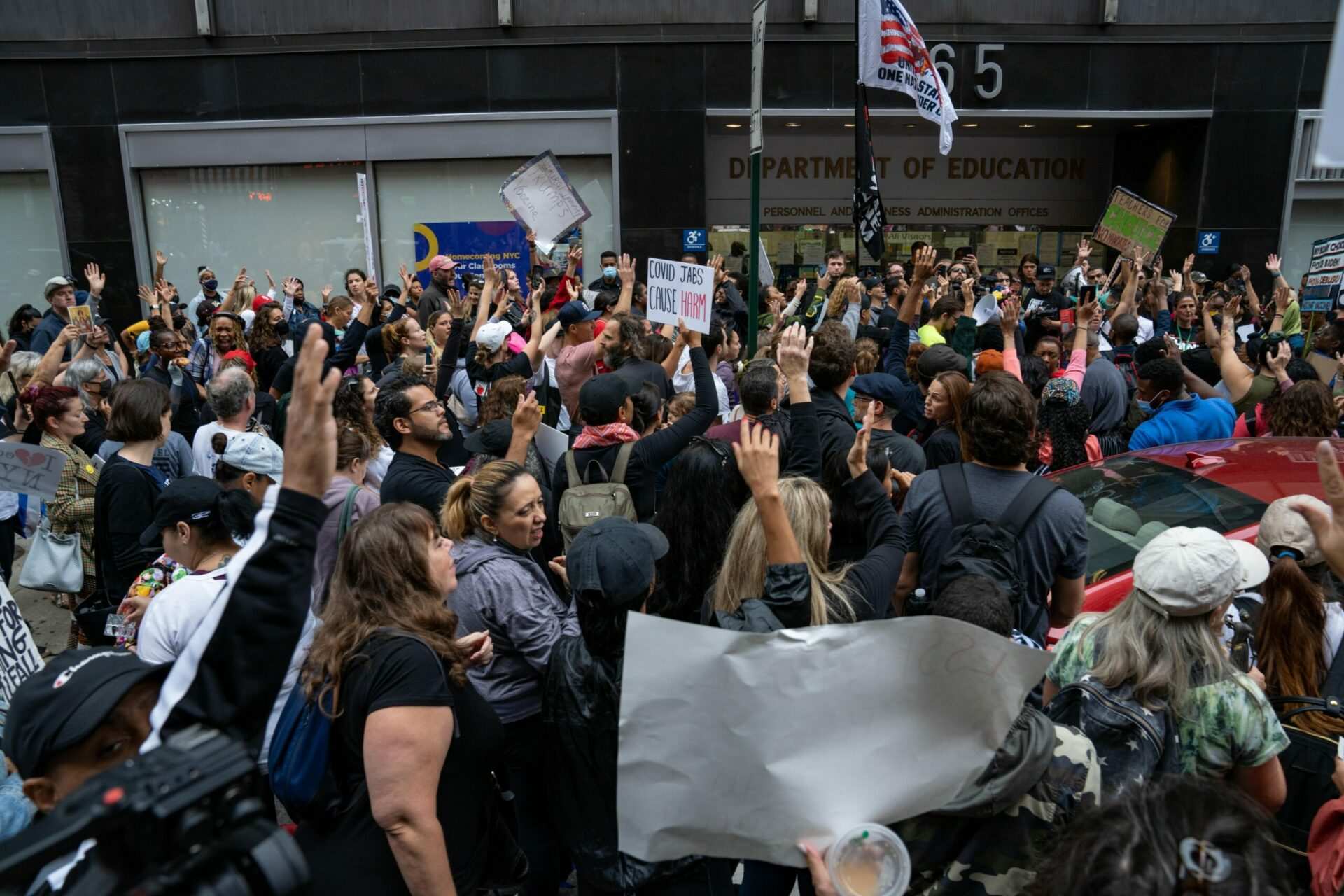 videos-thousands-of-nyc-cops-firefighters-march-to-protest-vaccine