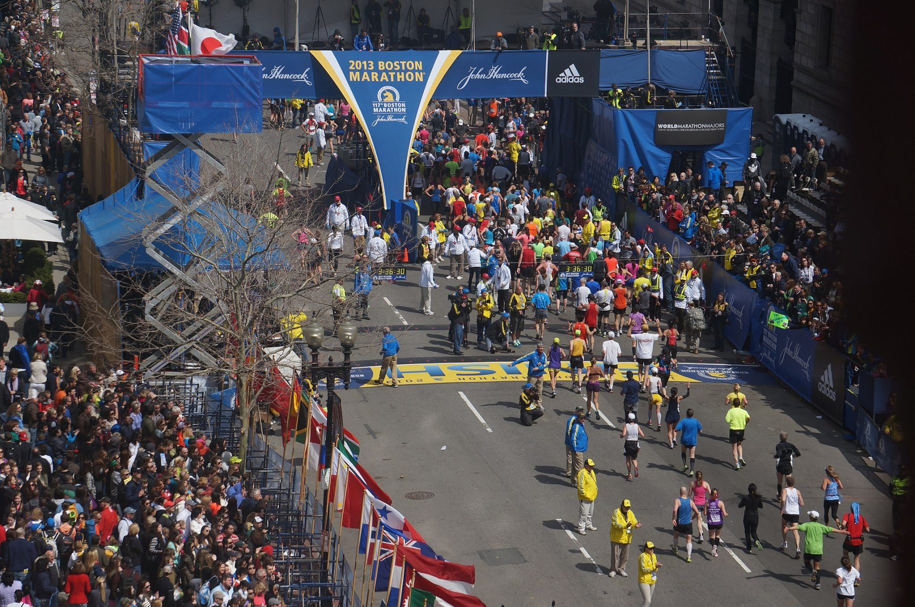 VIDEO Marine veteran crawls across Boston Marathon finish line