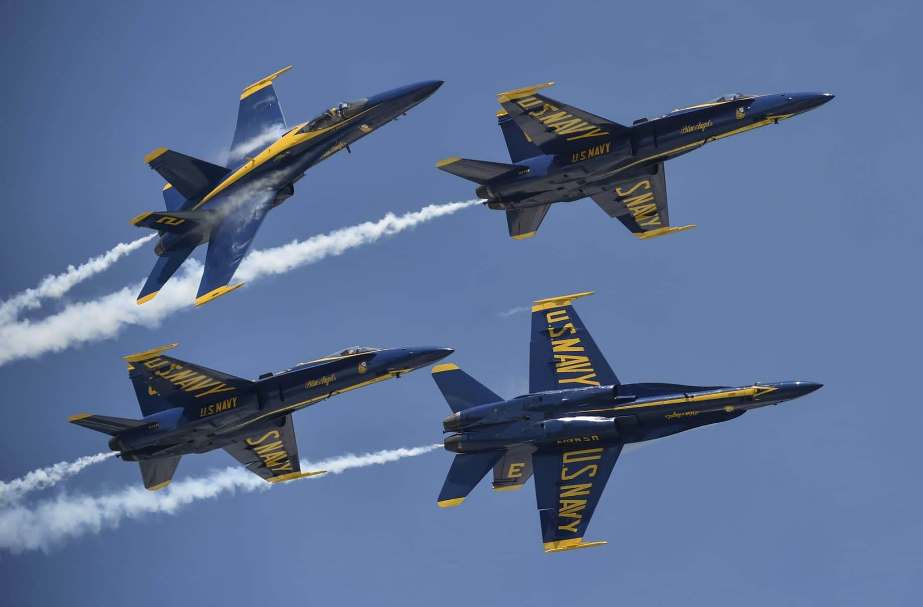 Swoops, dives and screaming jets: Miramar air show draws grateful public