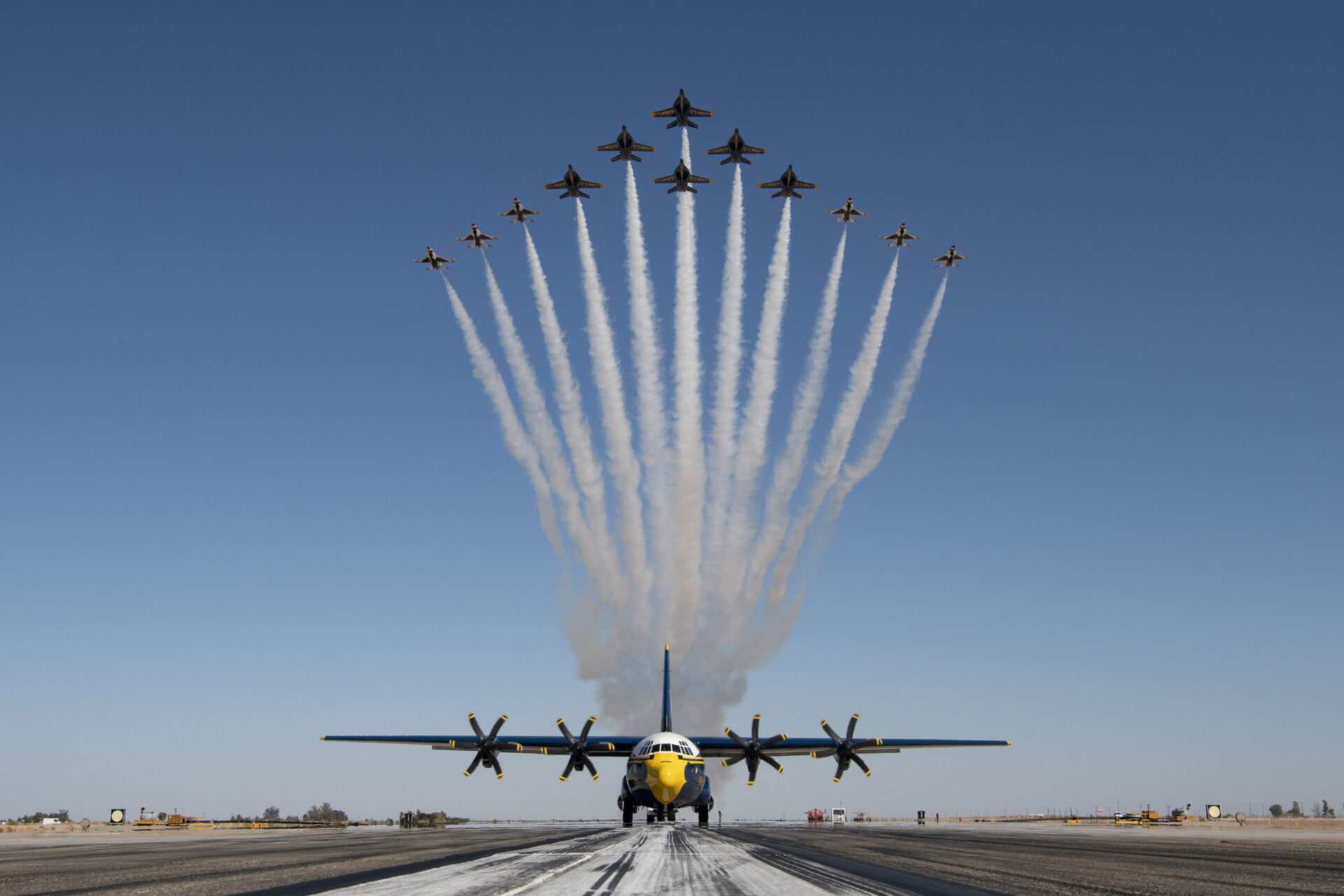 Pics Navy Blue Angels, Air Force Thunderbirds form first ever 'Super