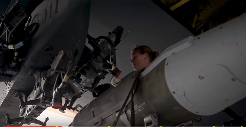 (VIDEO) Taking care of a B-52, the ‘granddaddy’ of US strategic bombers Featured