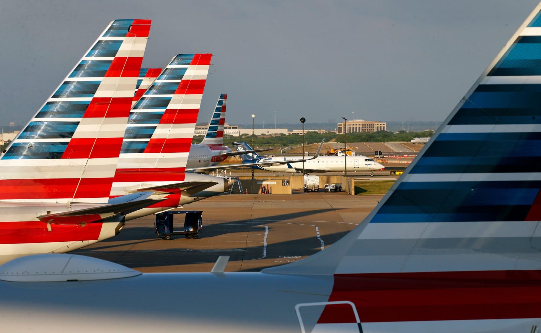 Video Man breaks into American Airlines cockpit, damages controls