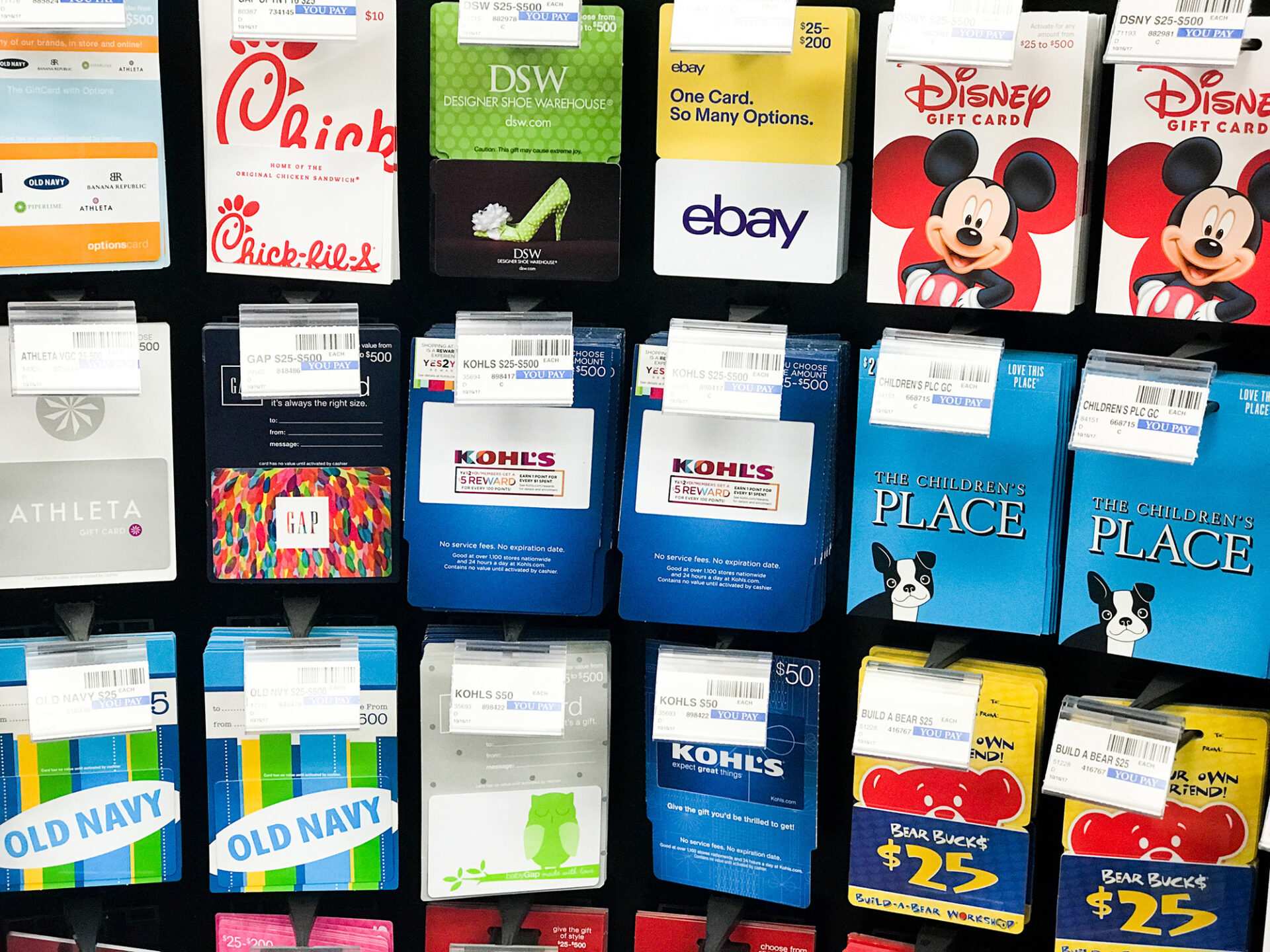 Survey: 43% of Americans have at least one unused gift card