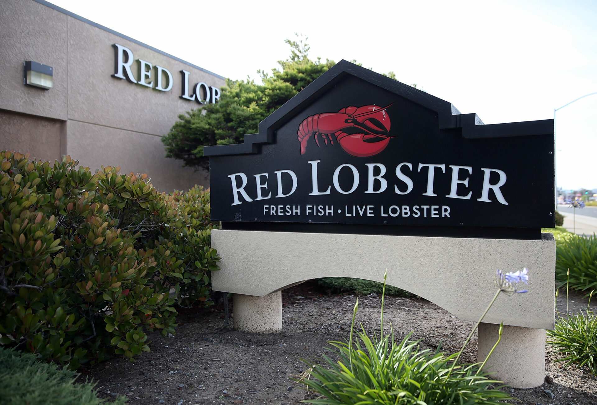 Red Lobster bankruptcy exit gets green light. Fate of the all-you-can-eat shrimp deal unclear