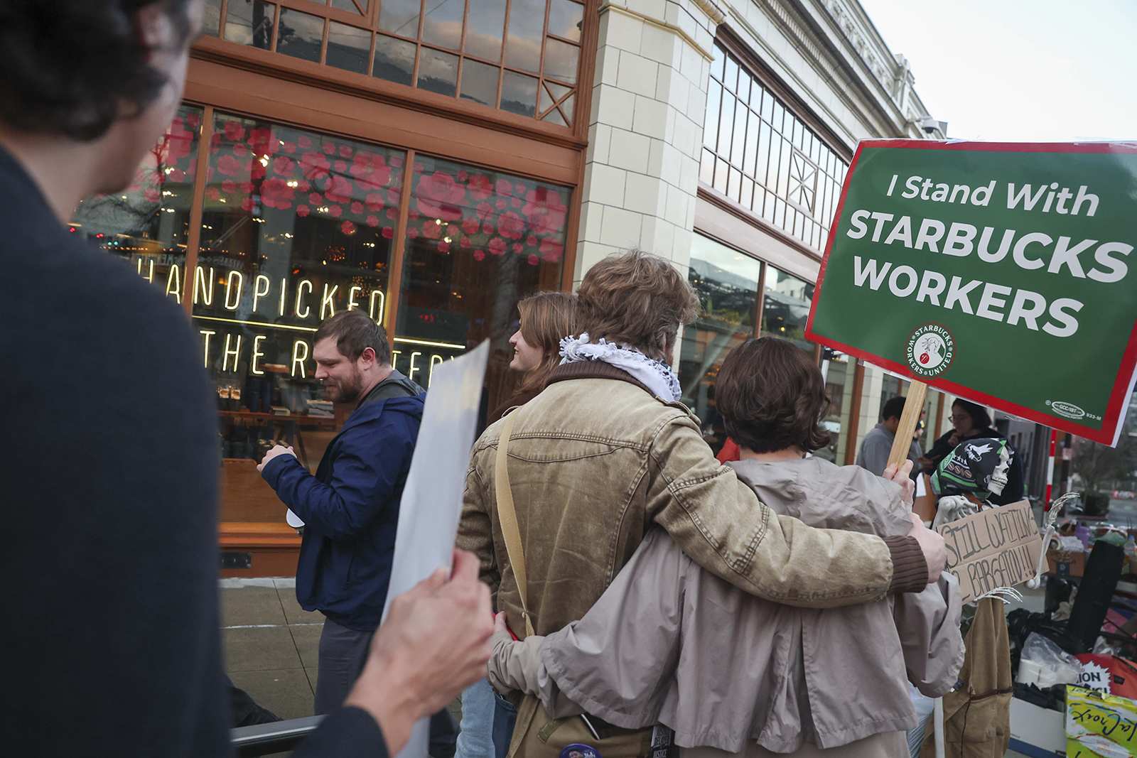 https://americanmilitarynews.com/wp-content/uploads/BIZ-STARBUCKS-STRIKE-SE.jpg