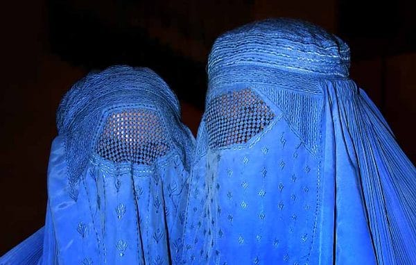 Afghanistan’s Taliban Order Women To Cover Up Head To Toe | LaptrinhX ...