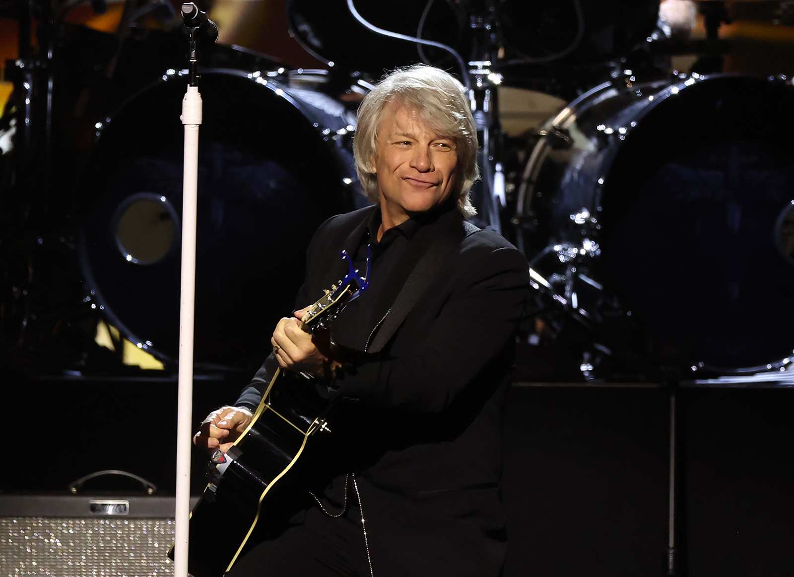 Jon Bon Jovi helps persuade a woman in crisis to come off ledge of a Nashville bridge