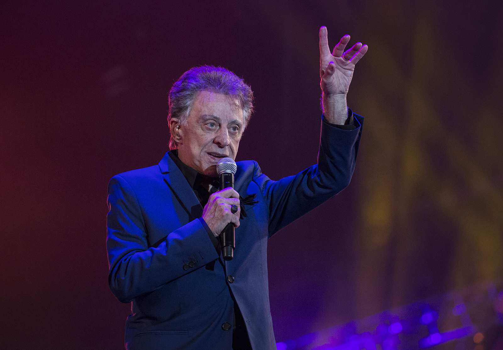 Frankie Valli, 90, denies elder abuse despite onstage struggles