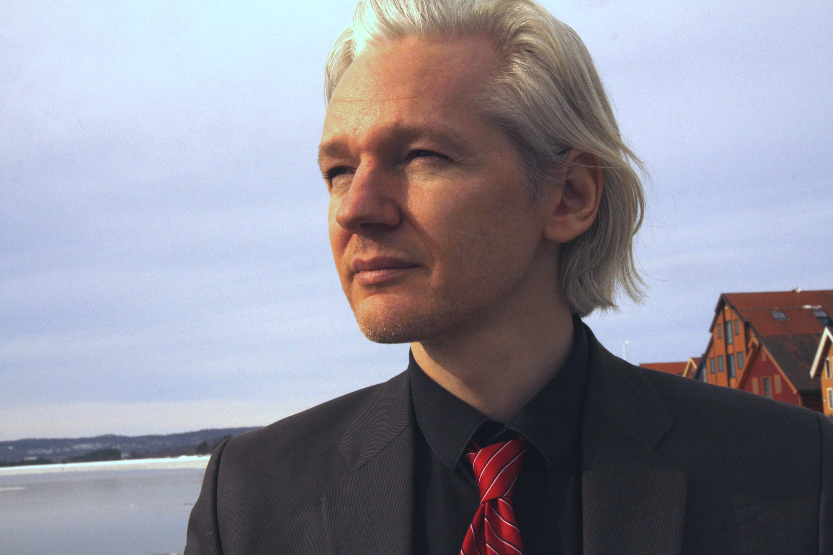 WikiLeaks: John Kerry Asked Ecuador To Cut Off Julian Assange’s Internet Access Featured