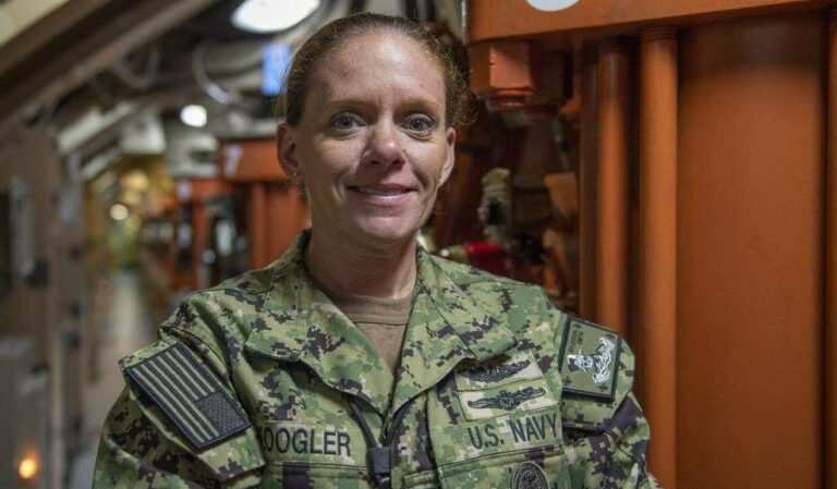 First Female ‘chief Of Boat Named In U S Navy History Laptrinhx News