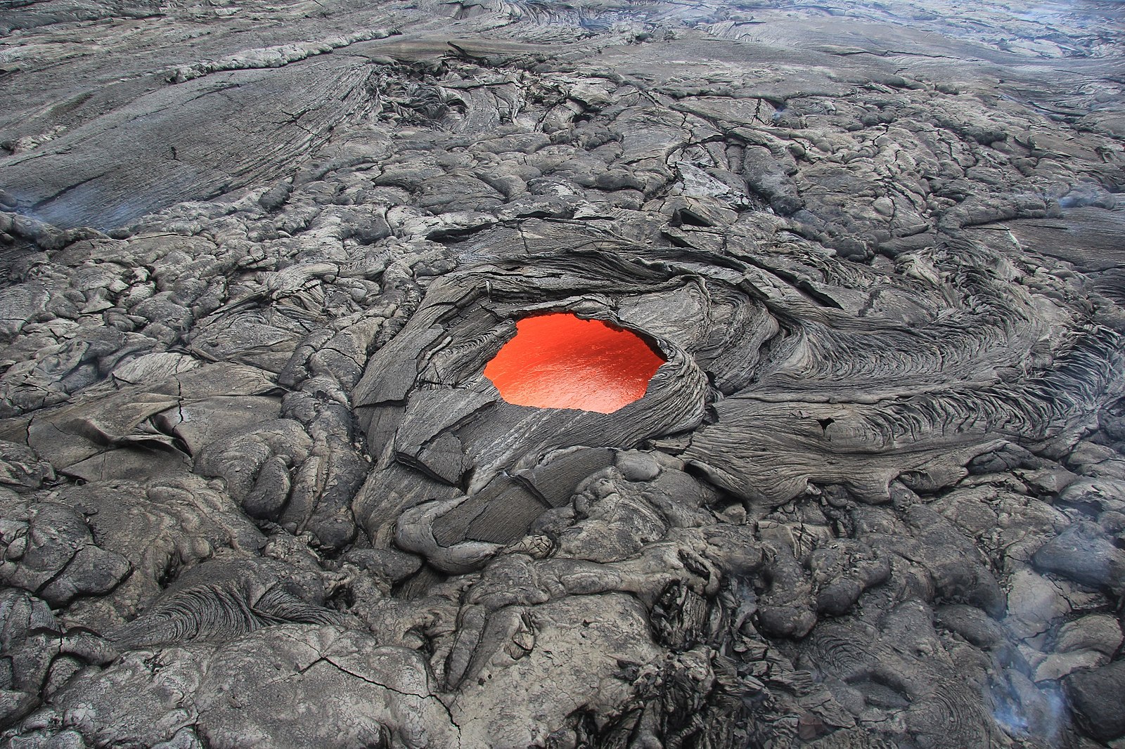 Soldier falls inside Hawaii volcano while trying to get a better look