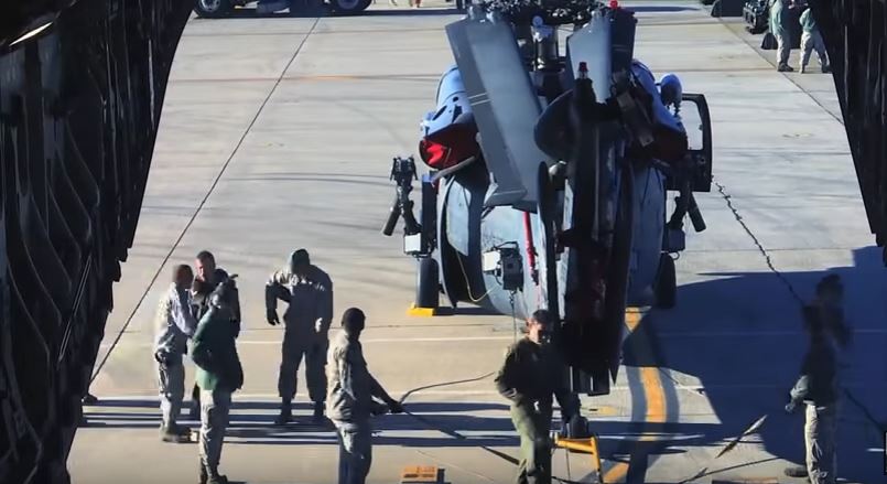 (VIDEO) Loading A Helicopter Into A C-17 Globemaster III In Record Time Featured