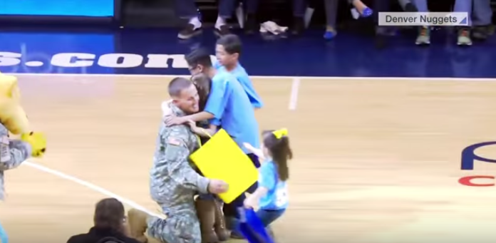 Military Dad Pulls Off AMAZING Homecoming Surprise Featured