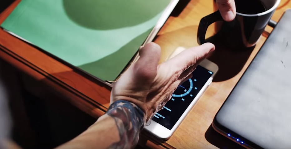Traveling? Learn To Detect Tampering Of Your Belongings From A Navy SEAL Featured