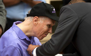 Vietnam Vet Receives Purple Heart 51 Years After Helmet Pieces Lodged In Brain By Helicopter Blade Featured