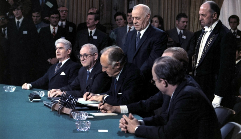 This Day In History: The Paris Peace Accords Are Signed Bringing An End To American Participation In The Vietnam War Featured