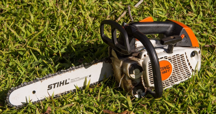 Angry Employee Attacks Boss At Home With A Running Chainsaw Featured