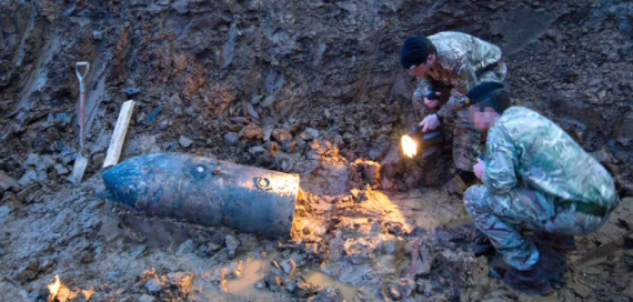 London Neighborhood Evacuated After World War II Bomb Uncovered Featured