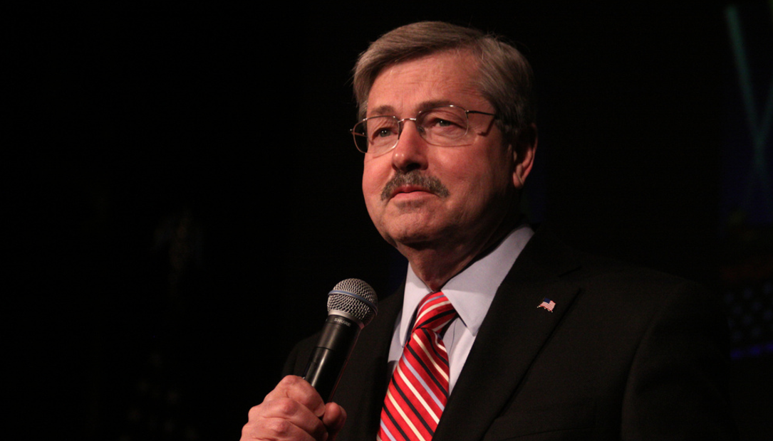 Iowa Governor Signs State’s “Most Expansive Gun Bill Ever” Featured