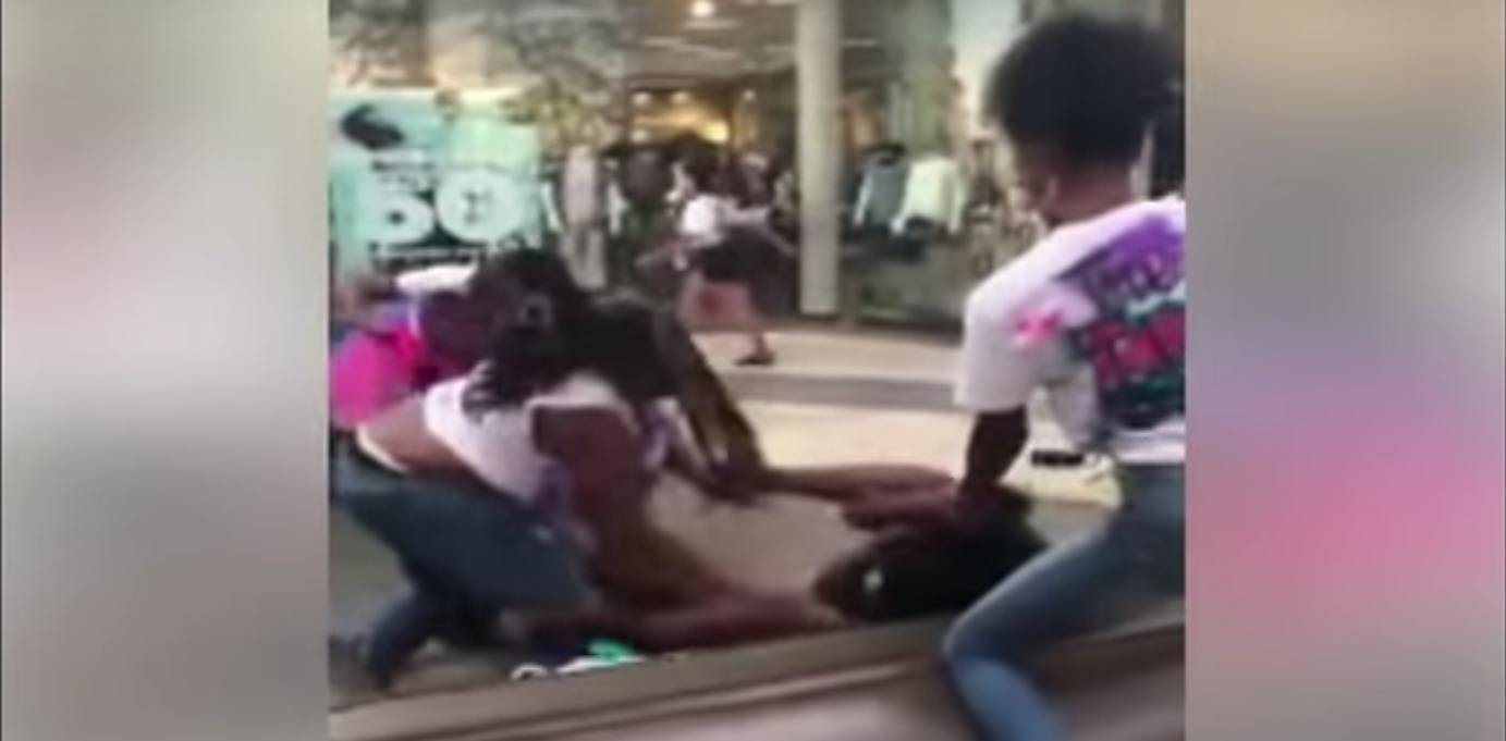 (VIDEO) Massive Brawl Involving Up To 60 Teens Breaks Out In Florida Mall Featured