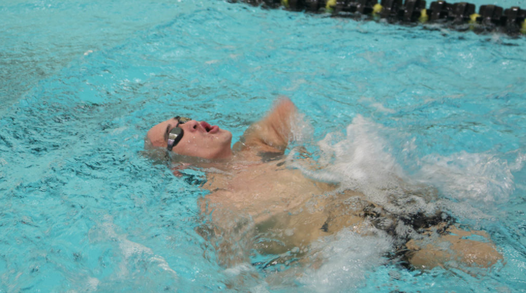 Here’s The Technique Navy SEALs Use To Swim For Miles Without Getting Tired Featured