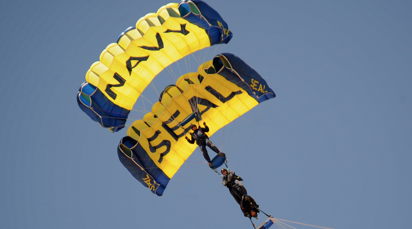 Navy SEAL Dies In Parachuting Demonstration At New York City’s Fleet Week – Witnessed By Thousands Featured
