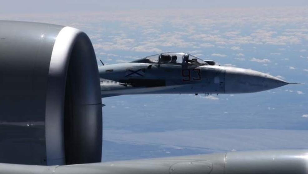 (PHOTOS) New images show just how close an armed Russian jet came to an Air Force recon plane Featured