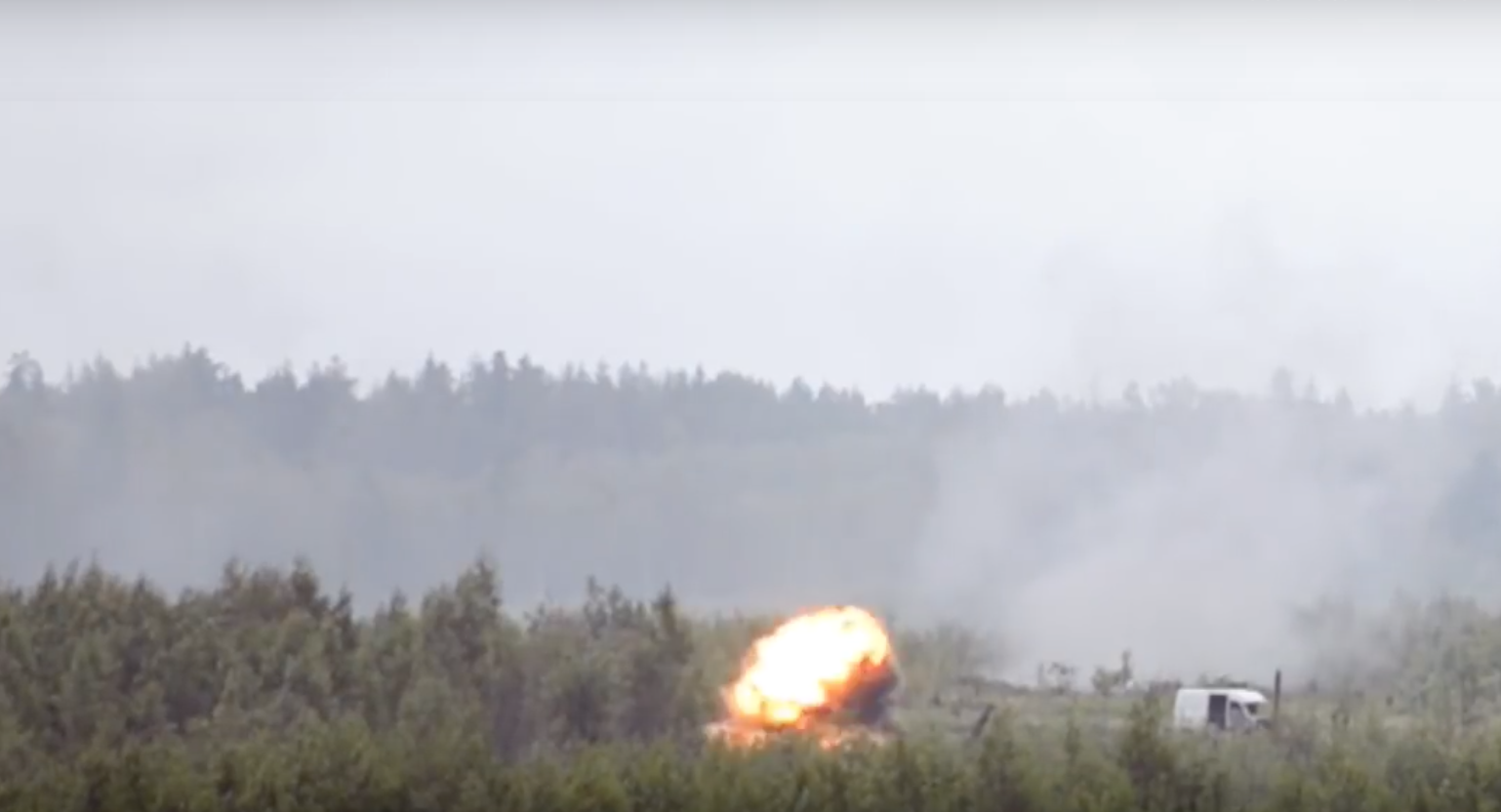 Watch Army soldiers firing an FGM-148 Javelin anti-tank missile in slow ...