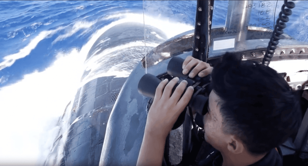 (VIDEO) Amazing topside view of US Navy fast attack submarine from