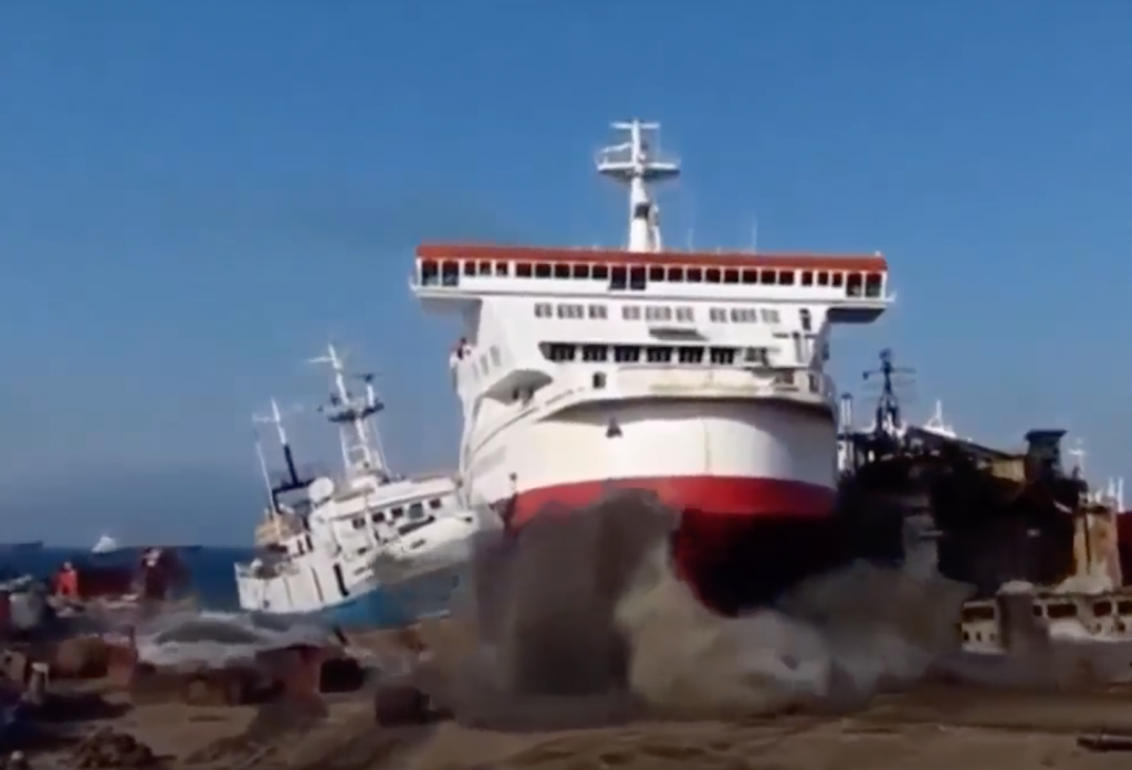 Watch these crazy boat crashes caught on camera American Military News