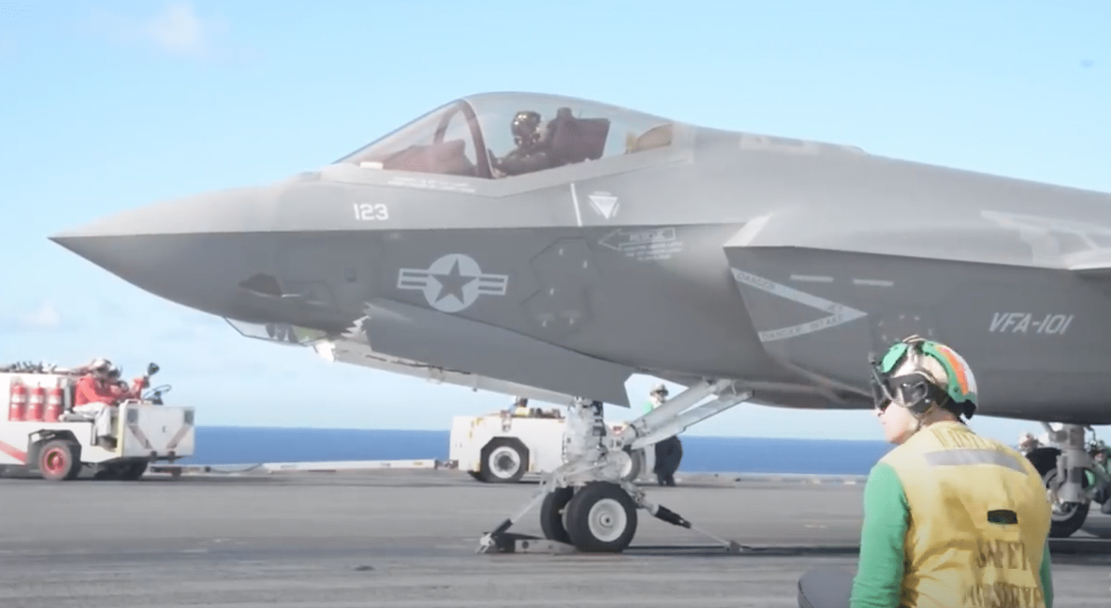 Amazing footage of the F35C fighter jet during aircraft carrier