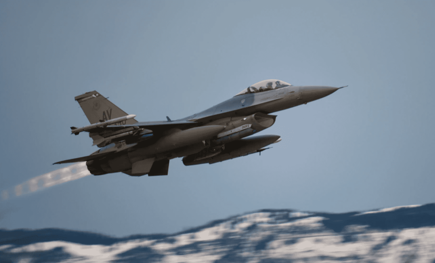 US F-16 fighter jet crashes off South Korean coast