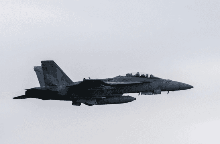 2 missing after Navy fighter jet crashes in Washington