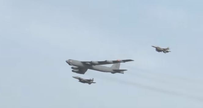 Symbolic Show Of Force: Video of US Air Force B-52 Flyover Korea To Send A Message Featured