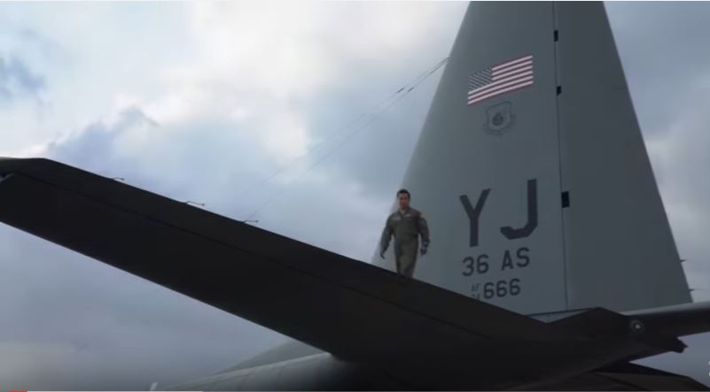 (VIDEO) Watch U.S. Air Force Special Operations SERE Airmen Perform Night-Time Static & HALO Jumps Featured