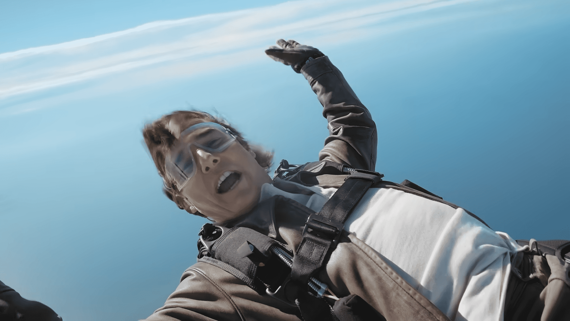 VIDEO: Tom Cruise jumps from helicopter to thank &#039;Top Gun: Maveric...