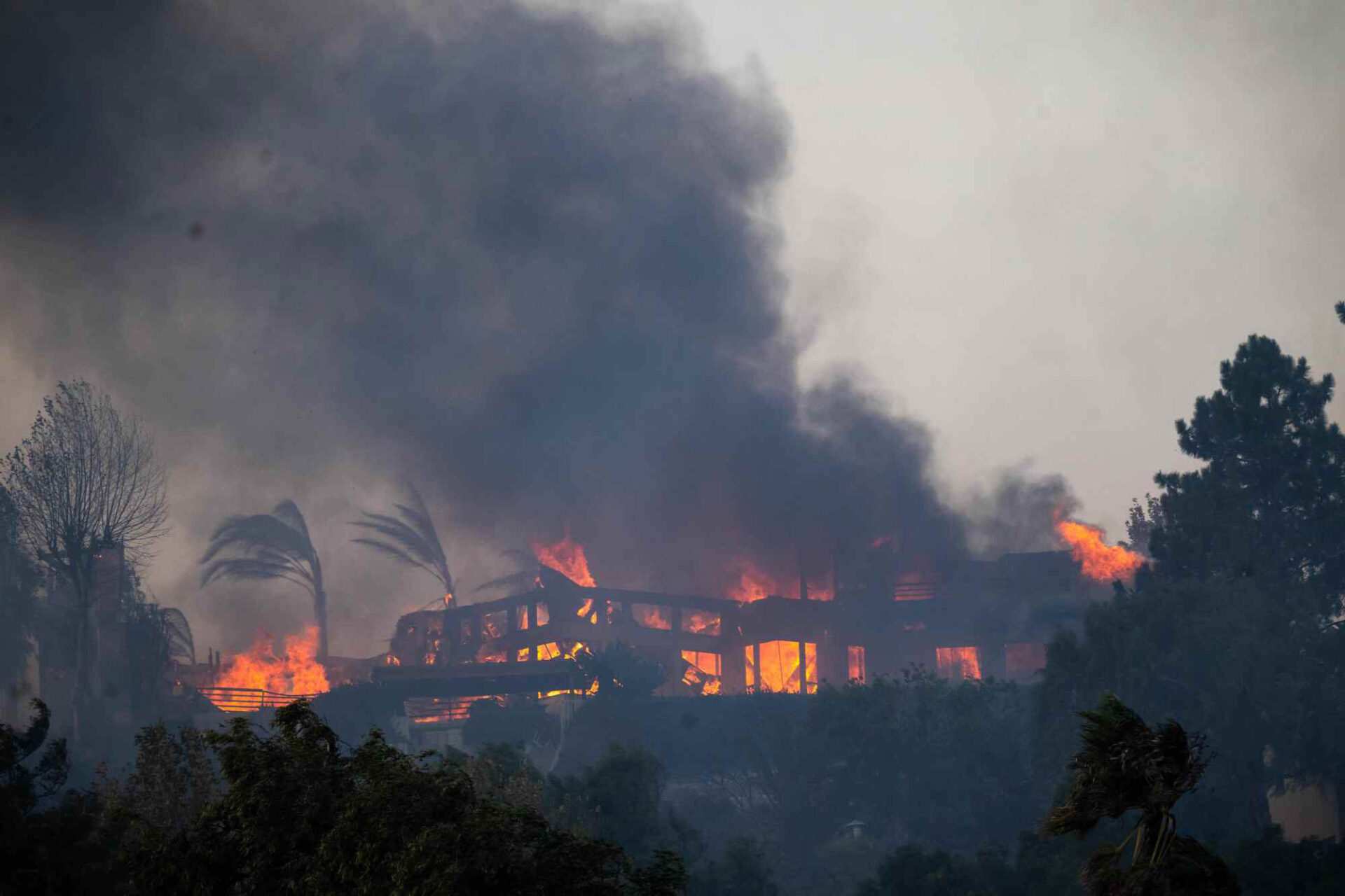 Mountain fire in California's Ventura County grows to more than 10,000 acres, causing injuries and evacuations